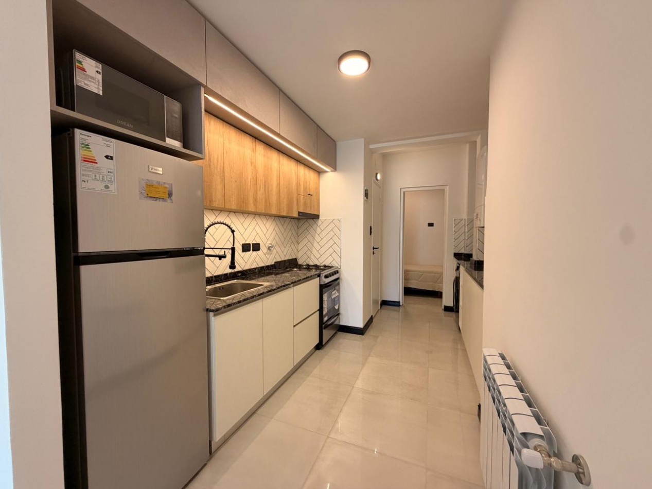 DEPARTAMENTO 3 AMBIENTES RECICLADO AL FRENTE CON DEPENDENCIA Y BALCON SALIENTE EN PLAZA COLON