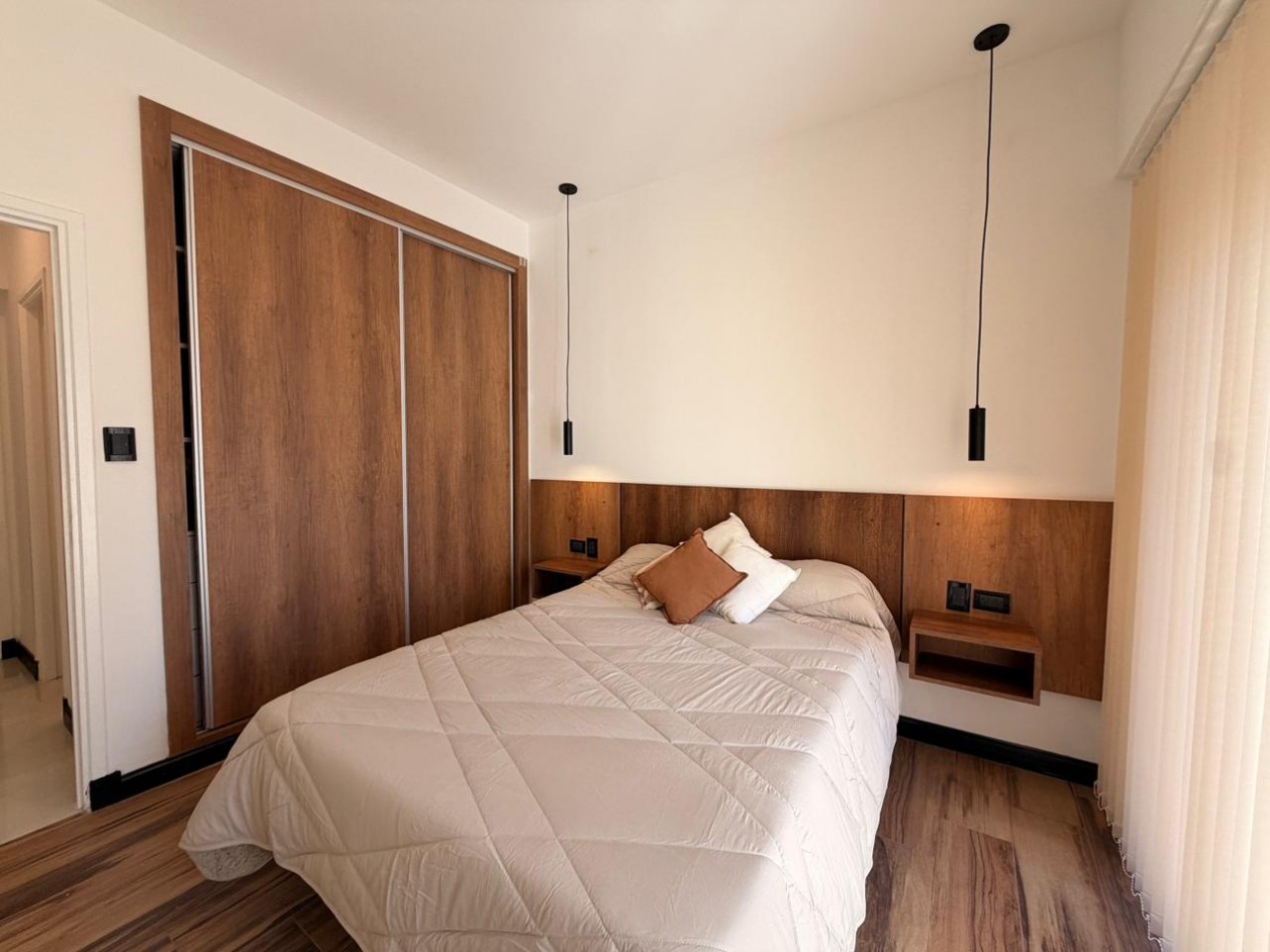 DEPARTAMENTO 3 AMBIENTES RECICLADO AL FRENTE CON DEPENDENCIA Y BALCON SALIENTE EN PLAZA COLON