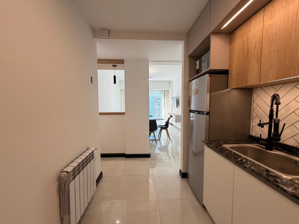 DEPARTAMENTO 3 AMBIENTES RECICLADO AL FRENTE CON DEPENDENCIA Y BALCON SALIENTE EN PLAZA COLON