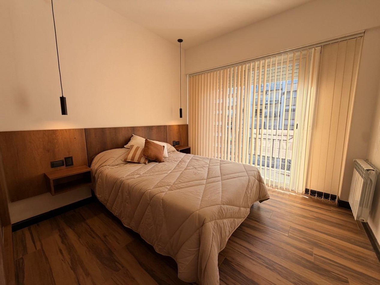 DEPARTAMENTO 3 AMBIENTES RECICLADO AL FRENTE CON DEPENDENCIA Y BALCON SALIENTE EN PLAZA COLON