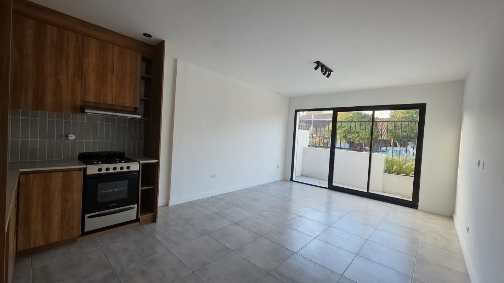 PH 2 AMBIENTES AL FRENTE A ESTRENAR CON DOS PATIOS EN SAN JOSE
