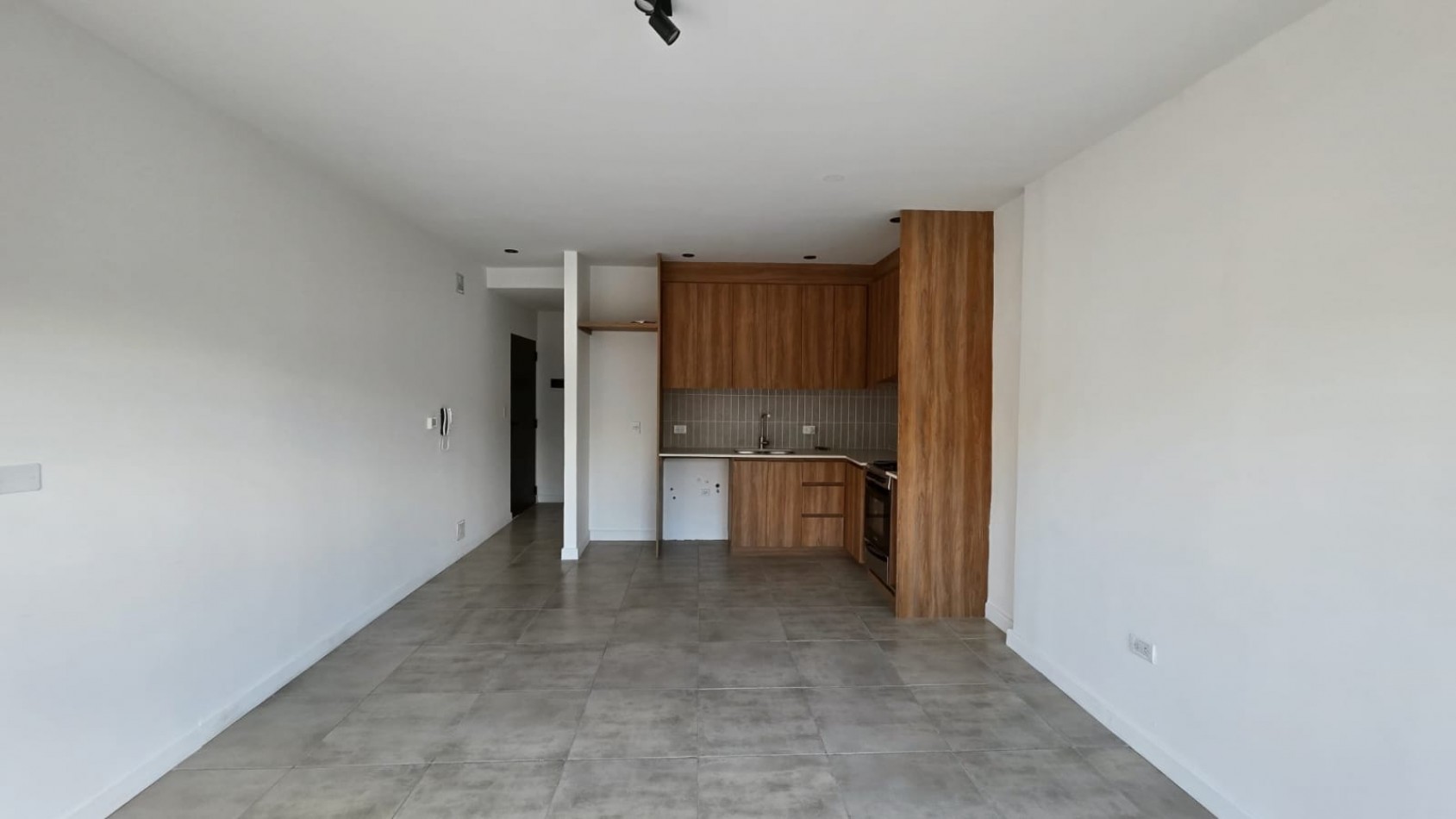 PH 2 AMBIENTES AL FRENTE A ESTRENAR CON DOS PATIOS EN SAN JOSE