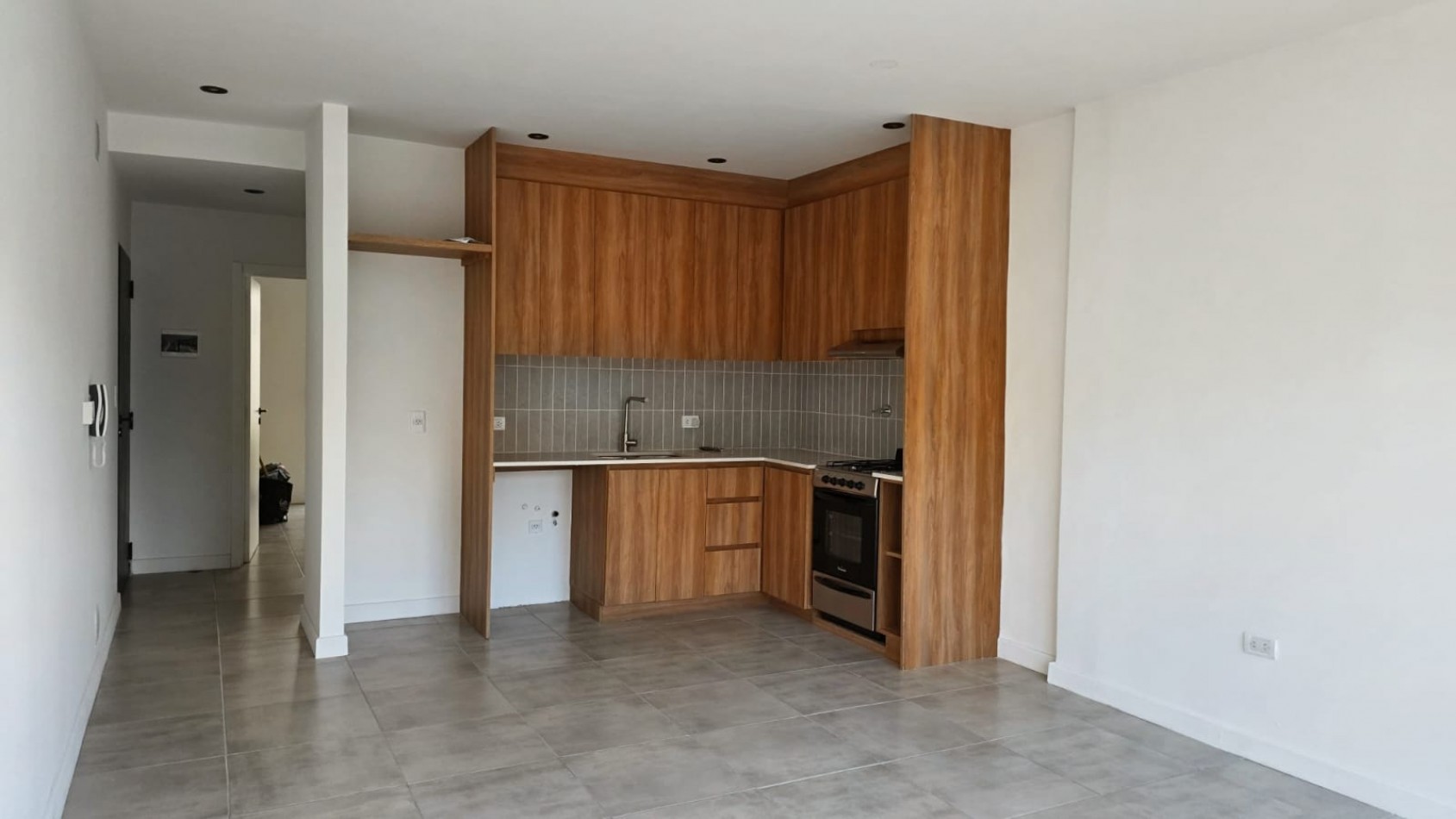 PH 2 AMBIENTES AL FRENTE A ESTRENAR CON DOS PATIOS EN SAN JOSE