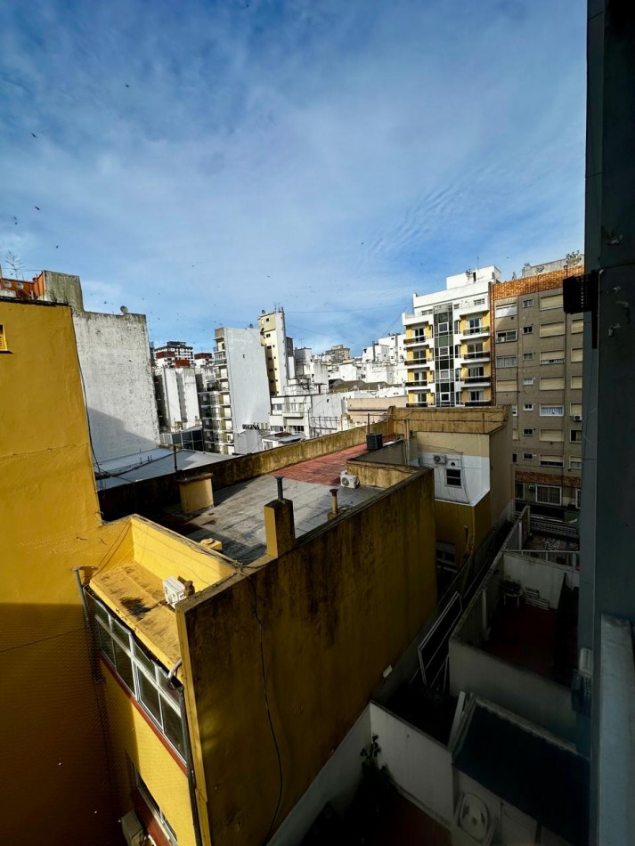 DEPARTAMENTO 2 AMBIENTES AL CONTRAFRENTE ABIERTO CON BALCON EN EL CENTRO
