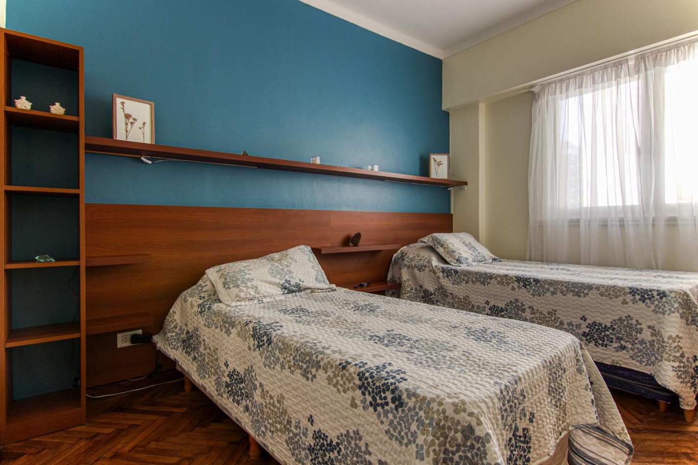 DEPARTAMENTO 3 AMBIENTES AL FRENTE CON DEPENDENCIA Y BALCON A LA CALLE EN EL CENTRO