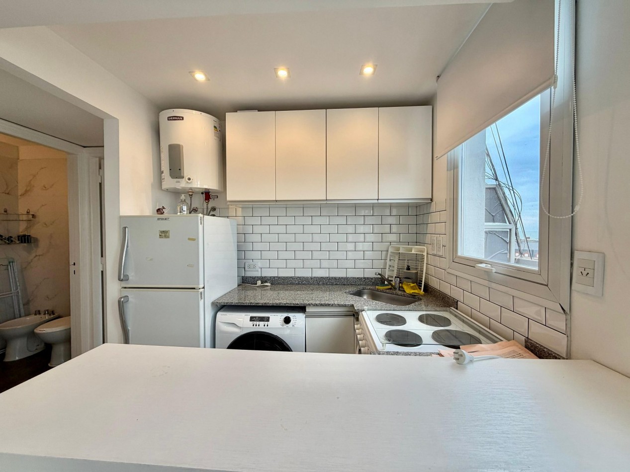 DEPARTAMENTO 2 AMB A LA CALLE CON BALCON TERRAZA, VISTA AL MAR Y A PLAZA COLON