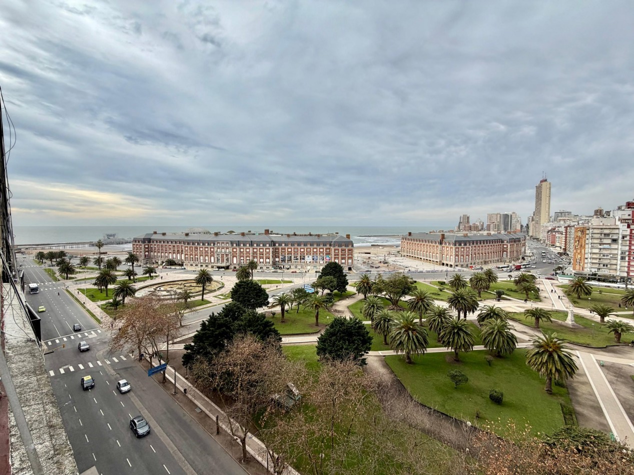 DEPARTAMENTO 2 AMB A LA CALLE CON BALCON TERRAZA, VISTA AL MAR Y A PLAZA COLON