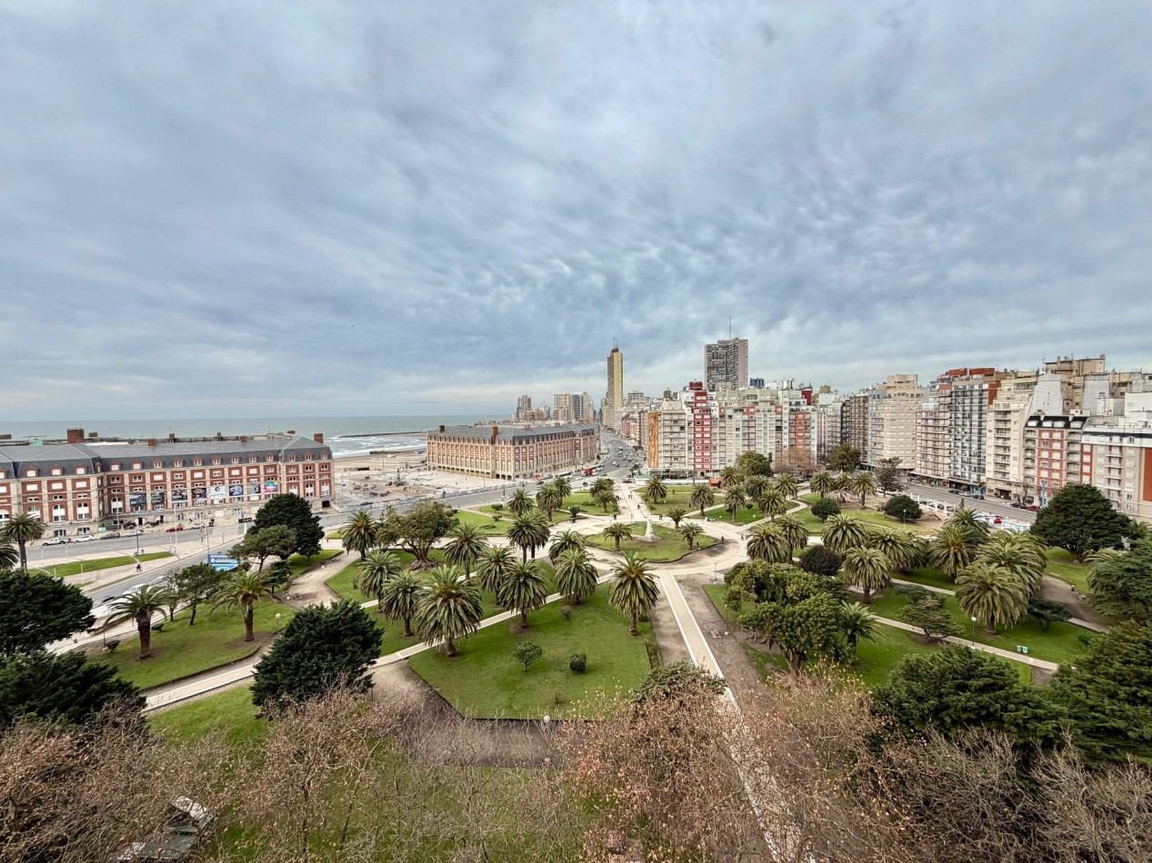 DEPARTAMENTO 2 AMB A LA CALLE CON BALCON TERRAZA, VISTA AL MAR Y A PLAZA COLON