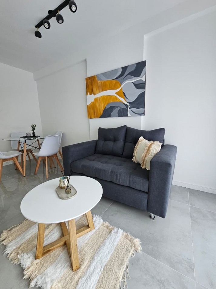 DEPARTAMENTO 3 AMBIENTES A LA CALLE CON BALCON TERRAZA EN PLAZA COLON