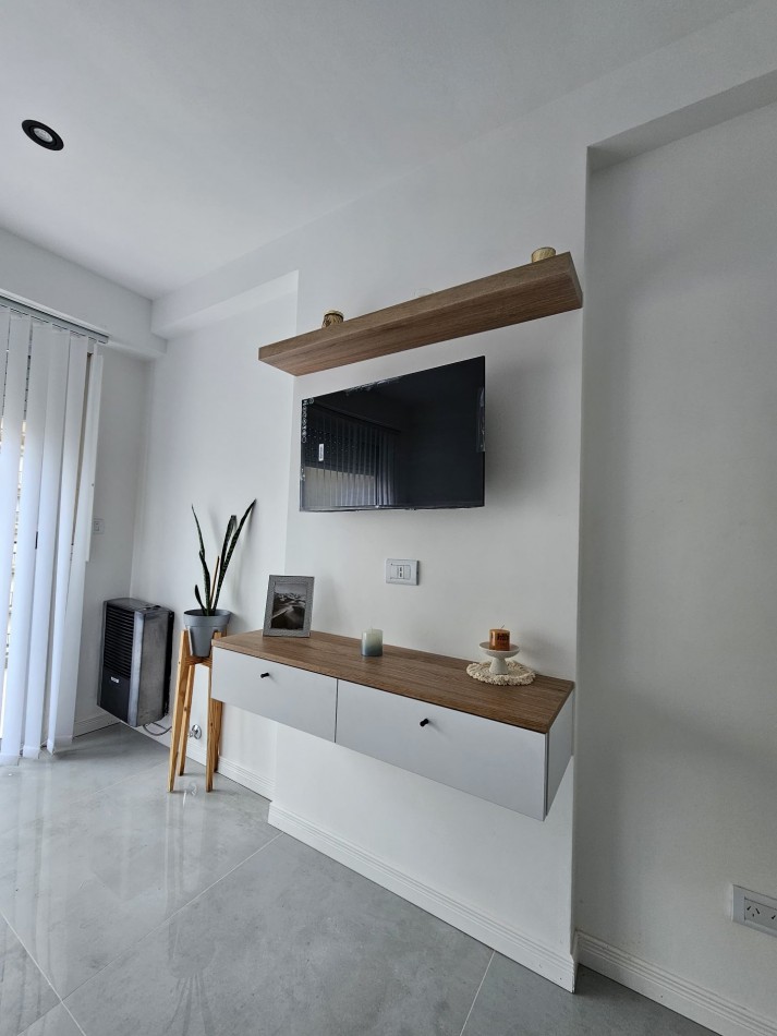 DEPARTAMENTO 3 AMBIENTES A LA CALLE CON BALCON TERRAZA EN PLAZA COLON
