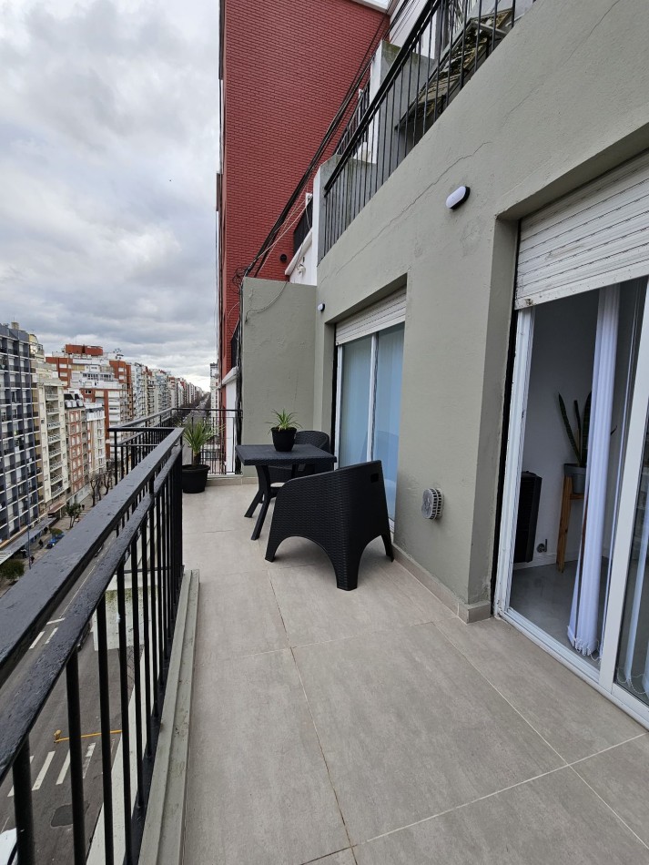 DEPARTAMENTO 3 AMBIENTES A LA CALLE CON BALCON TERRAZA EN PLAZA COLON