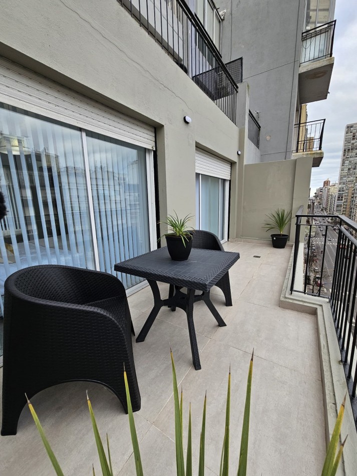 DEPARTAMENTO 3 AMBIENTES A LA CALLE CON BALCON TERRAZA EN PLAZA COLON