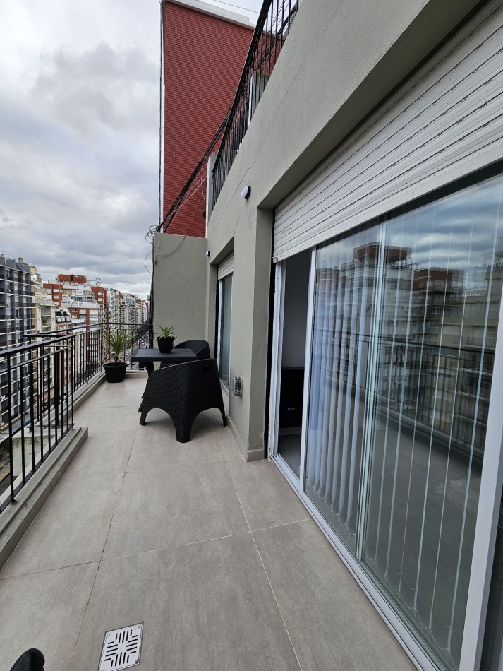 DEPARTAMENTO 3 AMBIENTES A LA CALLE CON BALCON TERRAZA EN PLAZA COLON