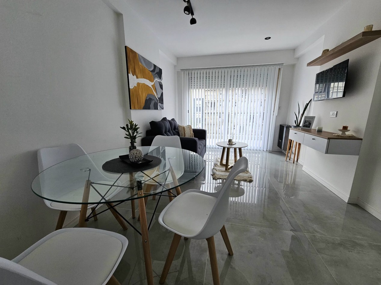 DEPARTAMENTO 3 AMBIENTES A LA CALLE CON BALCON TERRAZA EN PLAZA COLON