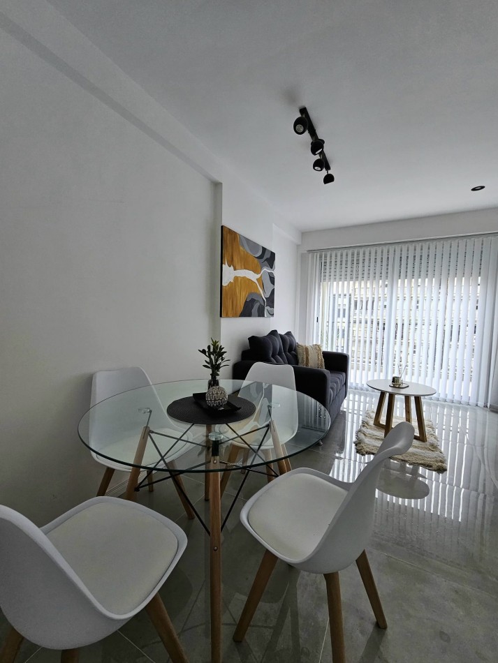 DEPARTAMENTO 3 AMBIENTES A LA CALLE CON BALCON TERRAZA EN PLAZA COLON