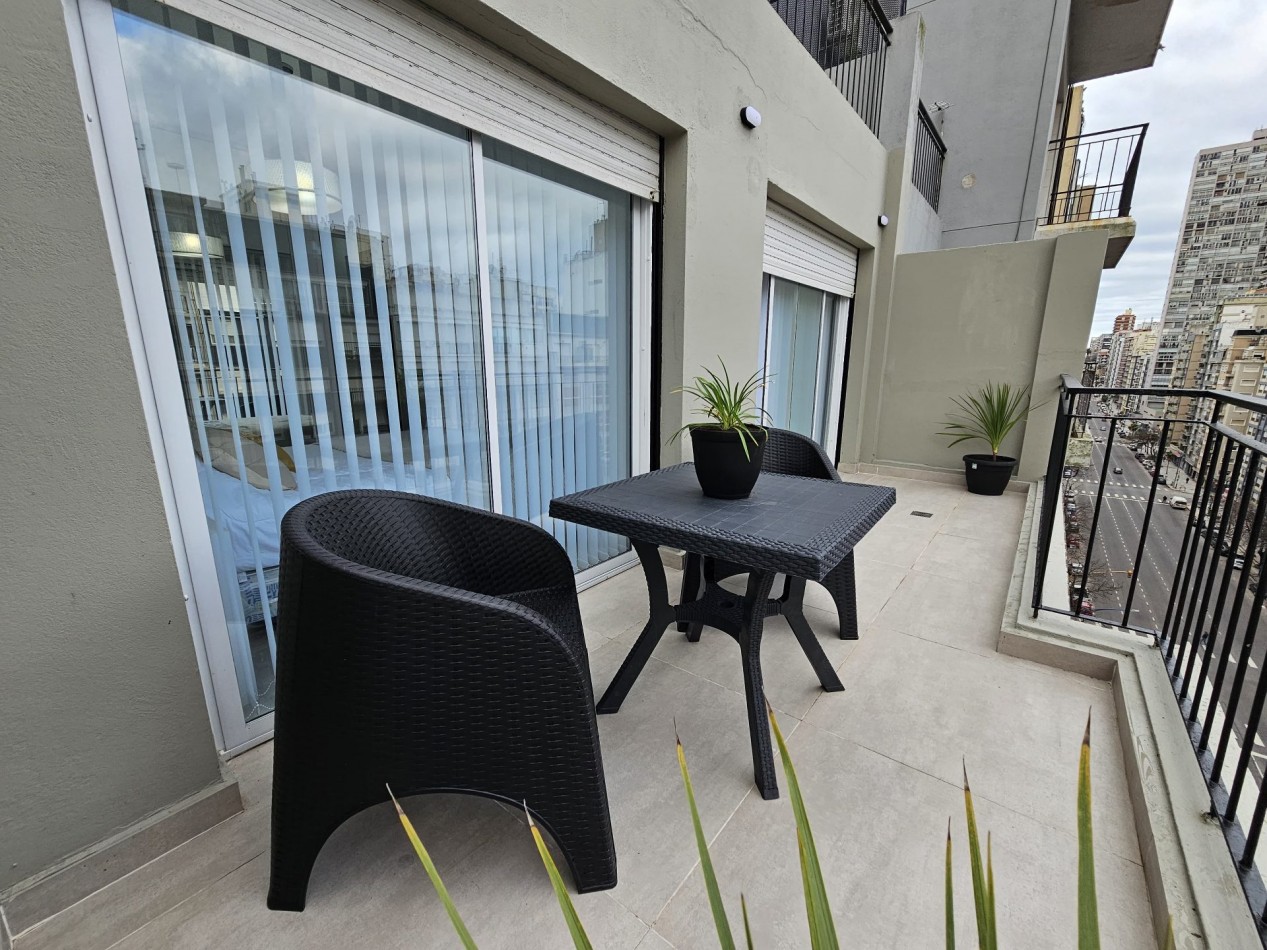 DEPARTAMENTO 3 AMBIENTES A LA CALLE CON BALCON TERRAZA EN PLAZA COLON
