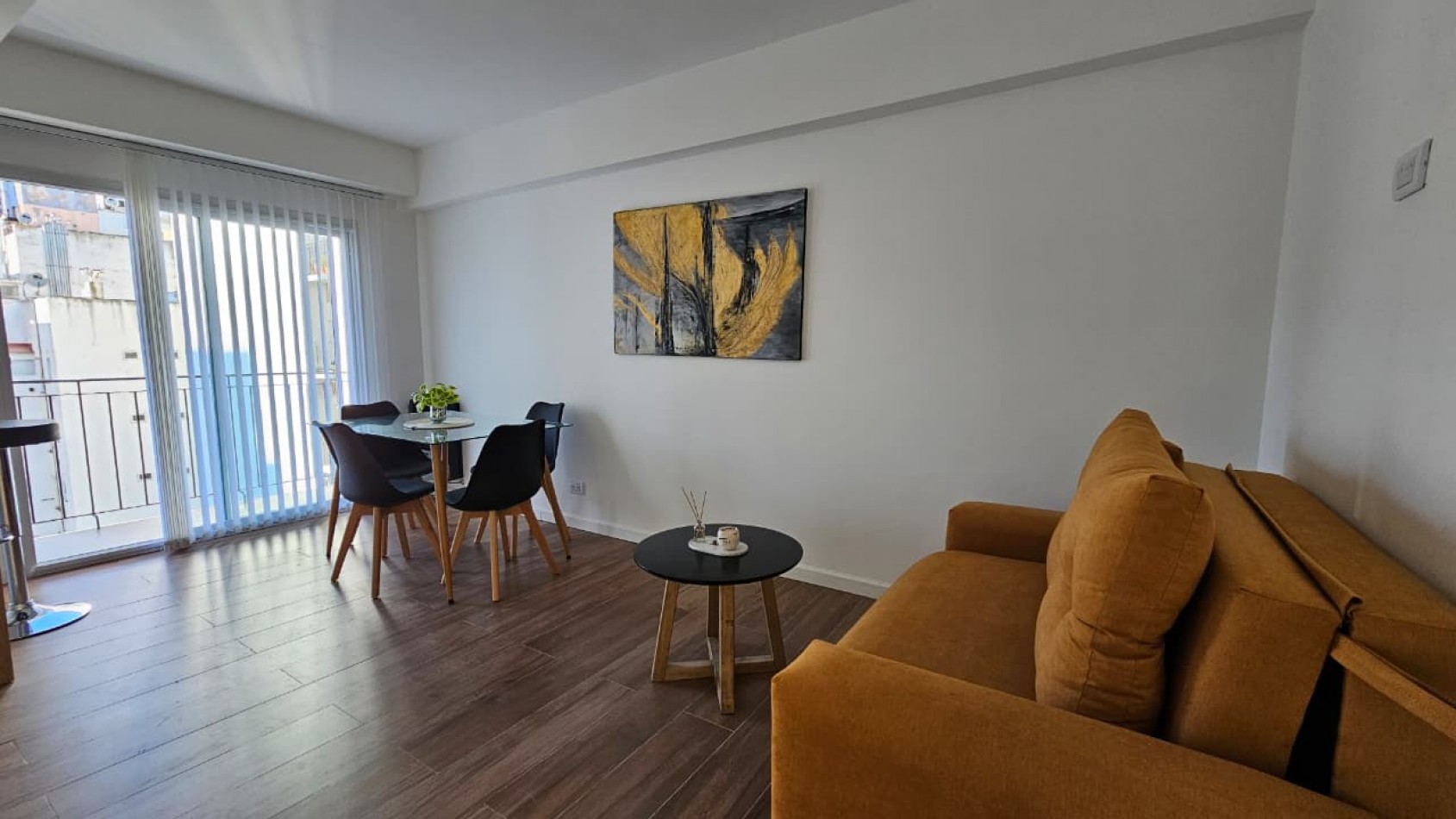 DEPARTAMENTO 2 AMBIENTES AL FRENTE CON BALCON EN PLAZA COLON