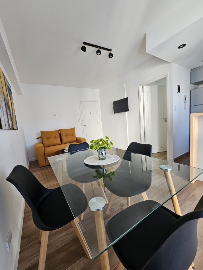 DEPARTAMENTO 2 AMBIENTES AL FRENTE CON BALCON EN PLAZA COLON