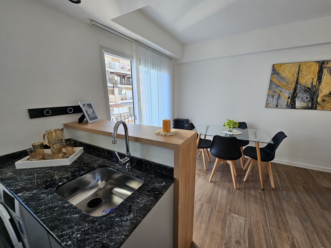 DEPARTAMENTO 2 AMBIENTES AL FRENTE CON BALCON EN PLAZA COLON