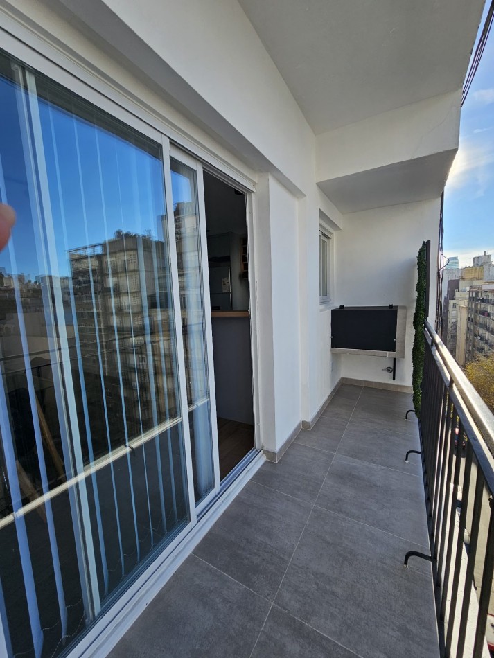 DEPARTAMENTO 2 AMBIENTES AL FRENTE CON BALCON EN PLAZA COLON