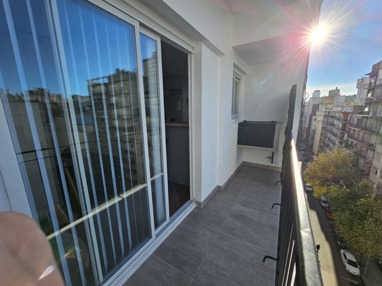 DEPARTAMENTO 2 AMBIENTES AL FRENTE CON BALCON EN PLAZA COLON