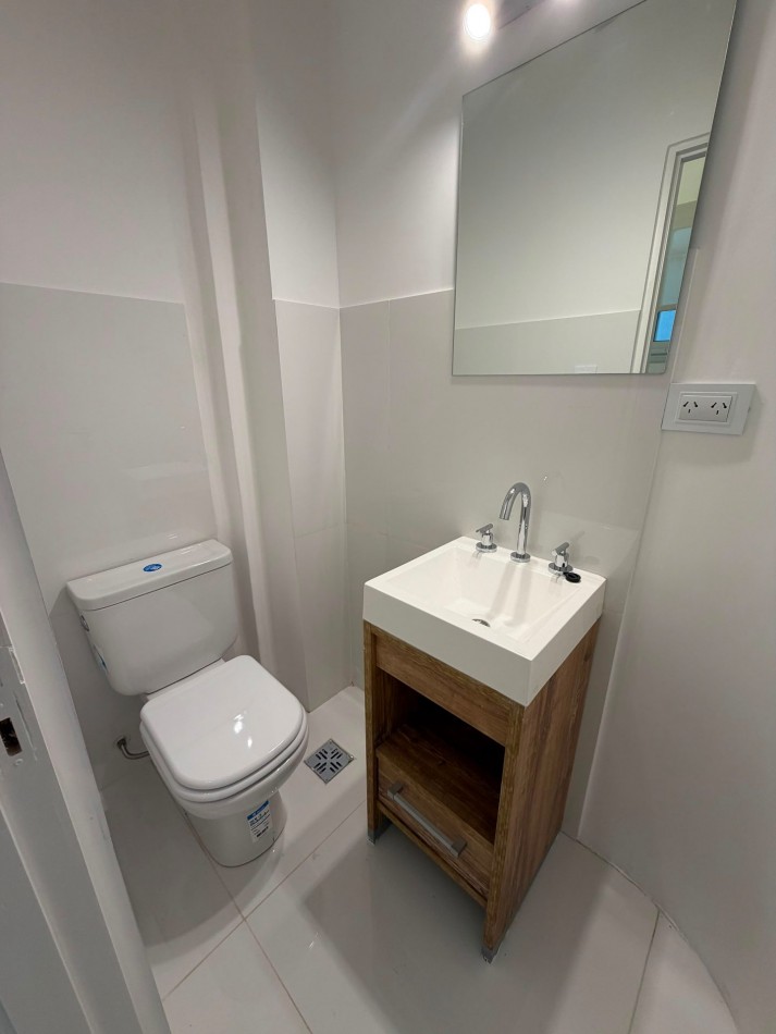 DEPARTAMENTO 3 AMBIENTES A LA CALLE CON BALCON Y 2 BAÑOS EN PLAZA MITRE VENDE Y PERMUTA