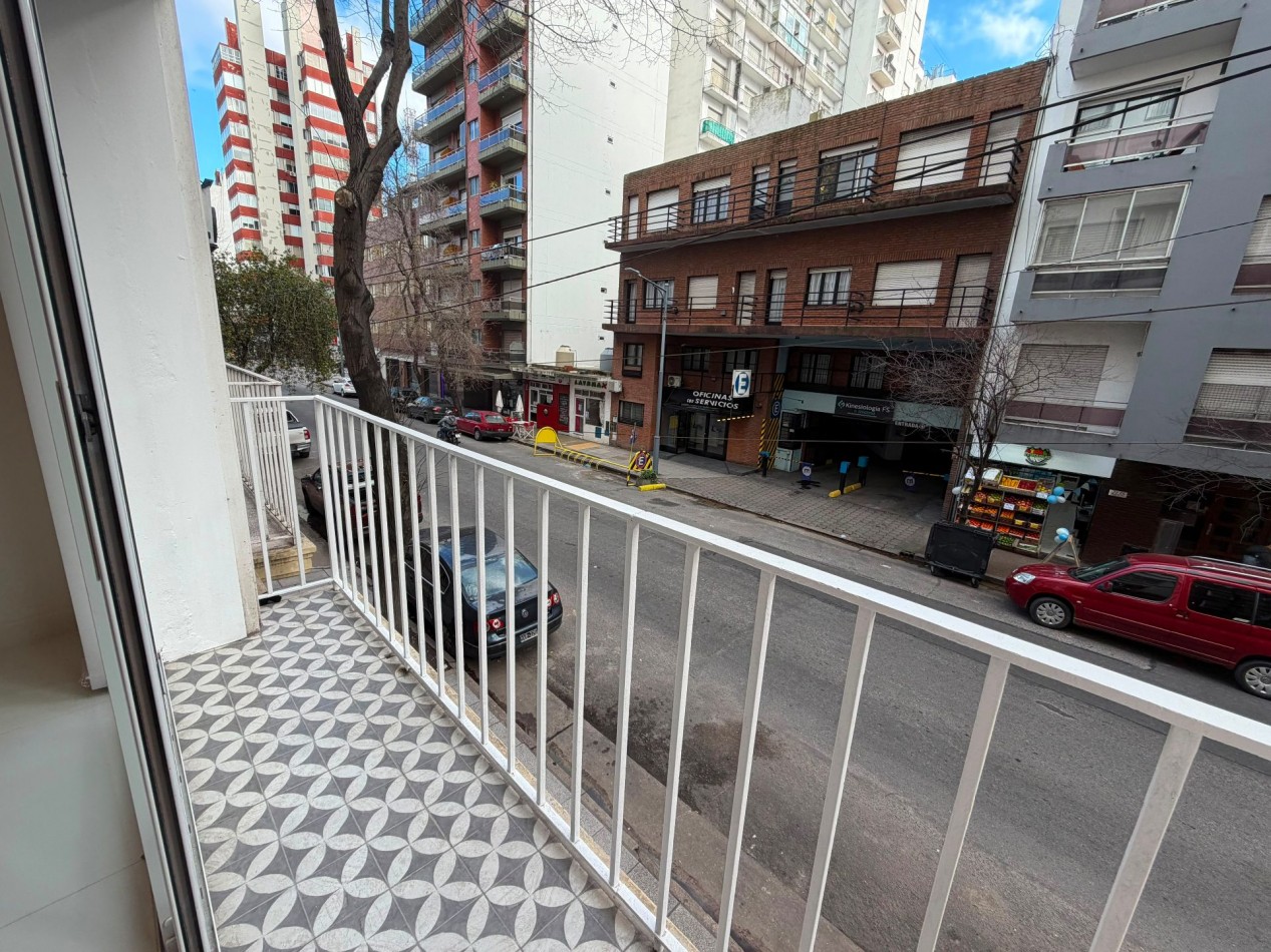 DEPARTAMENTO 3 AMBIENTES A LA CALLE CON BALCON Y 2 BAÑOS EN PLAZA MITRE VENDE Y PERMUTA