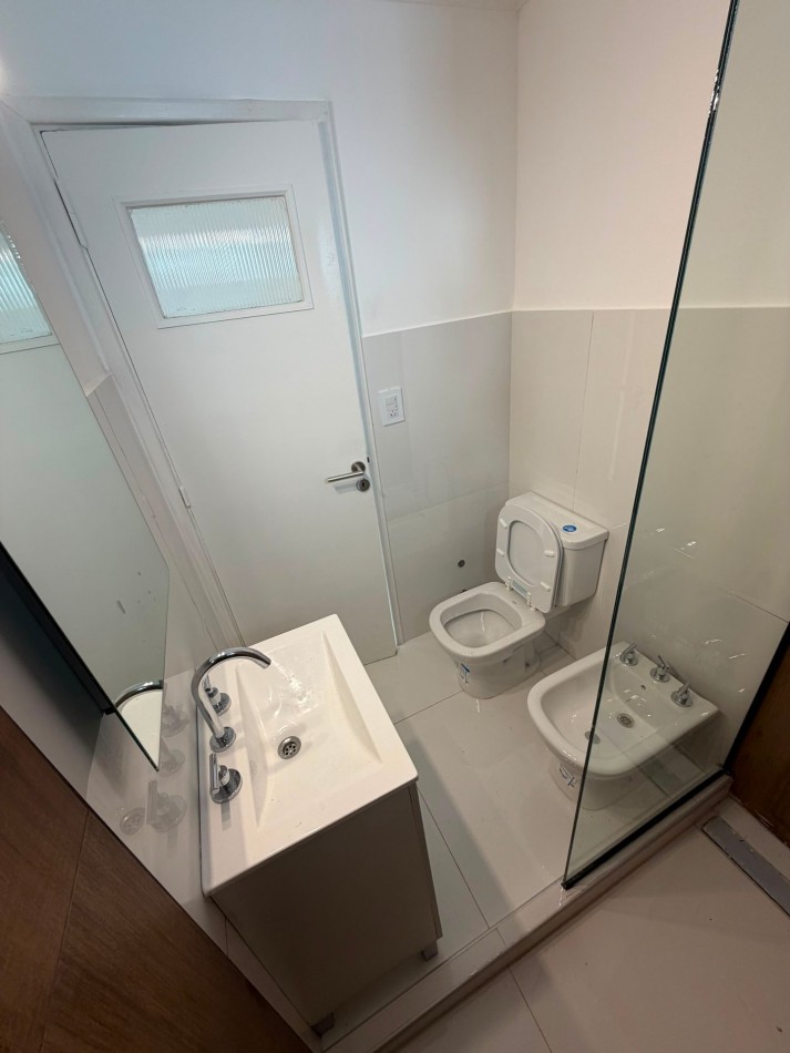 DEPARTAMENTO 2 AMB A LA CALLE CON BALCON FRANCES Y VISTA AL MAR EN EDIFICIO EDEN. VENDE Y PERMUTA