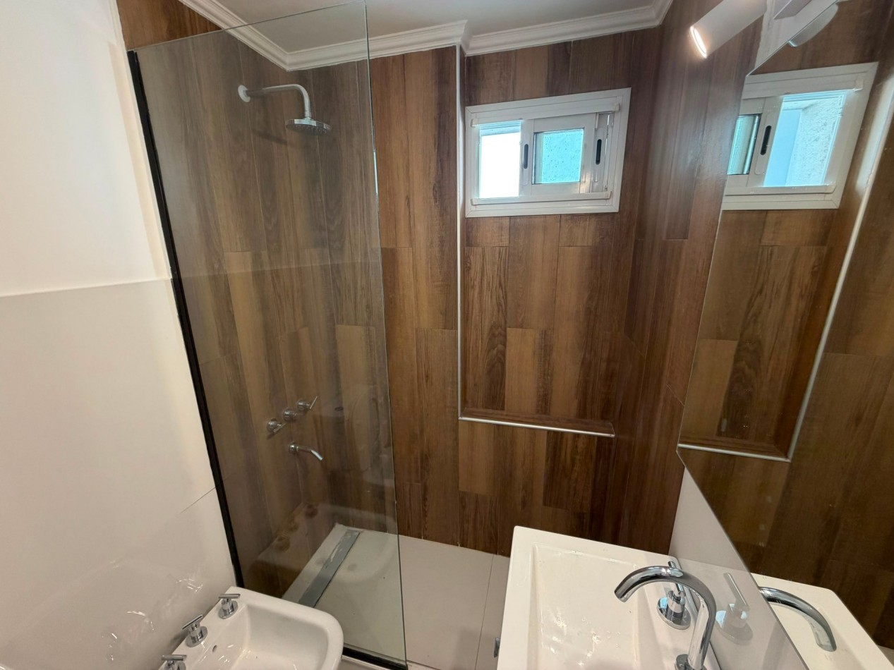 DEPARTAMENTO 2 AMB A LA CALLE CON BALCON FRANCES Y VISTA AL MAR EN EDIFICIO EDEN. VENDE Y PERMUTA