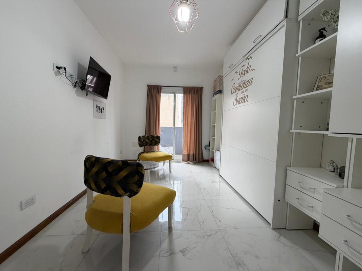 DEPARTAMENTO 1 AMBIENTE A LA CALLE CON BALCON EN PLAZA MITRE