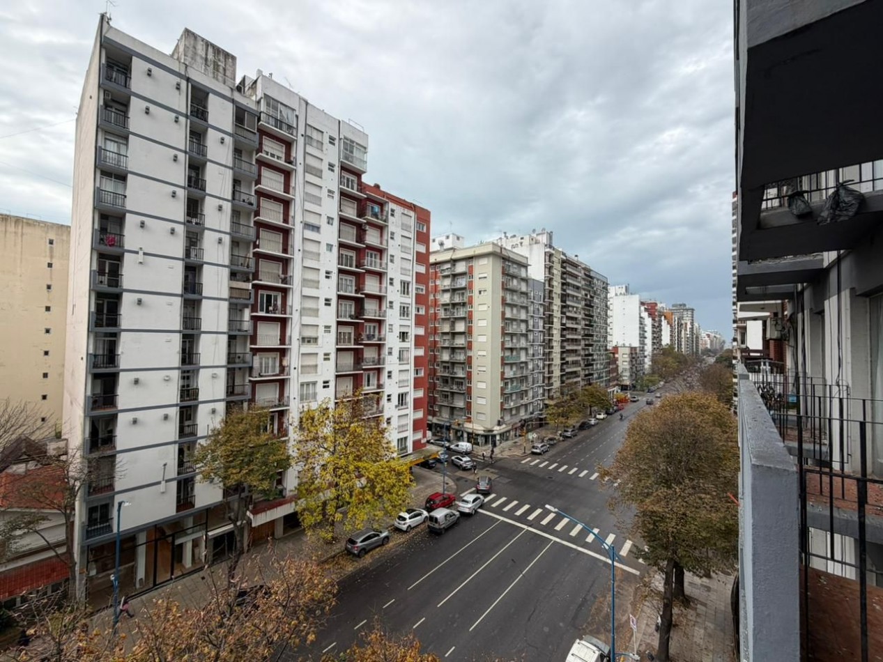 DEPARTAMENTO 1 AMBIENTE A LA CALLE CON BALCON EN PLAZA MITRE
