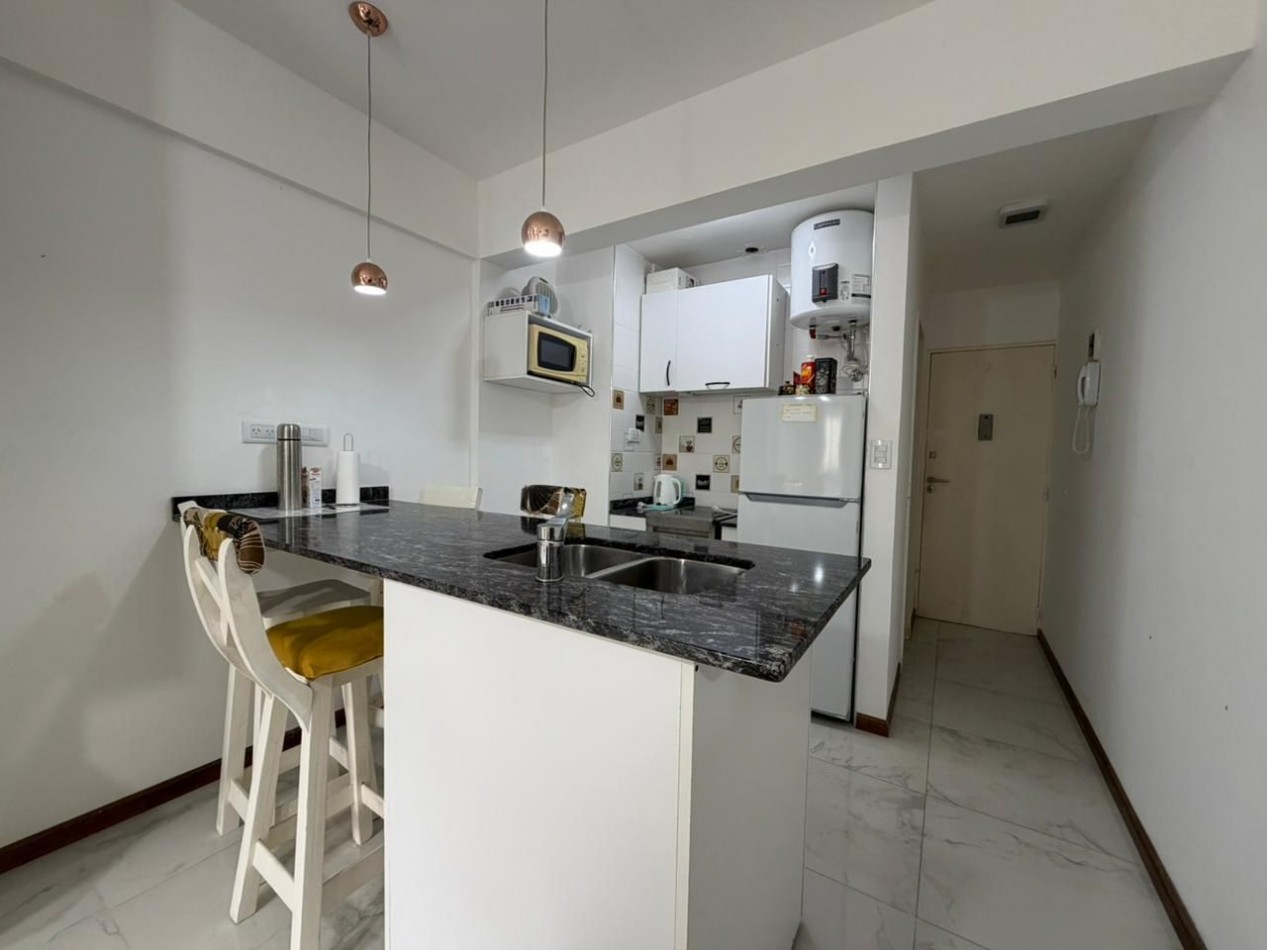 DEPARTAMENTO 1 AMBIENTE A LA CALLE CON BALCON EN PLAZA MITRE