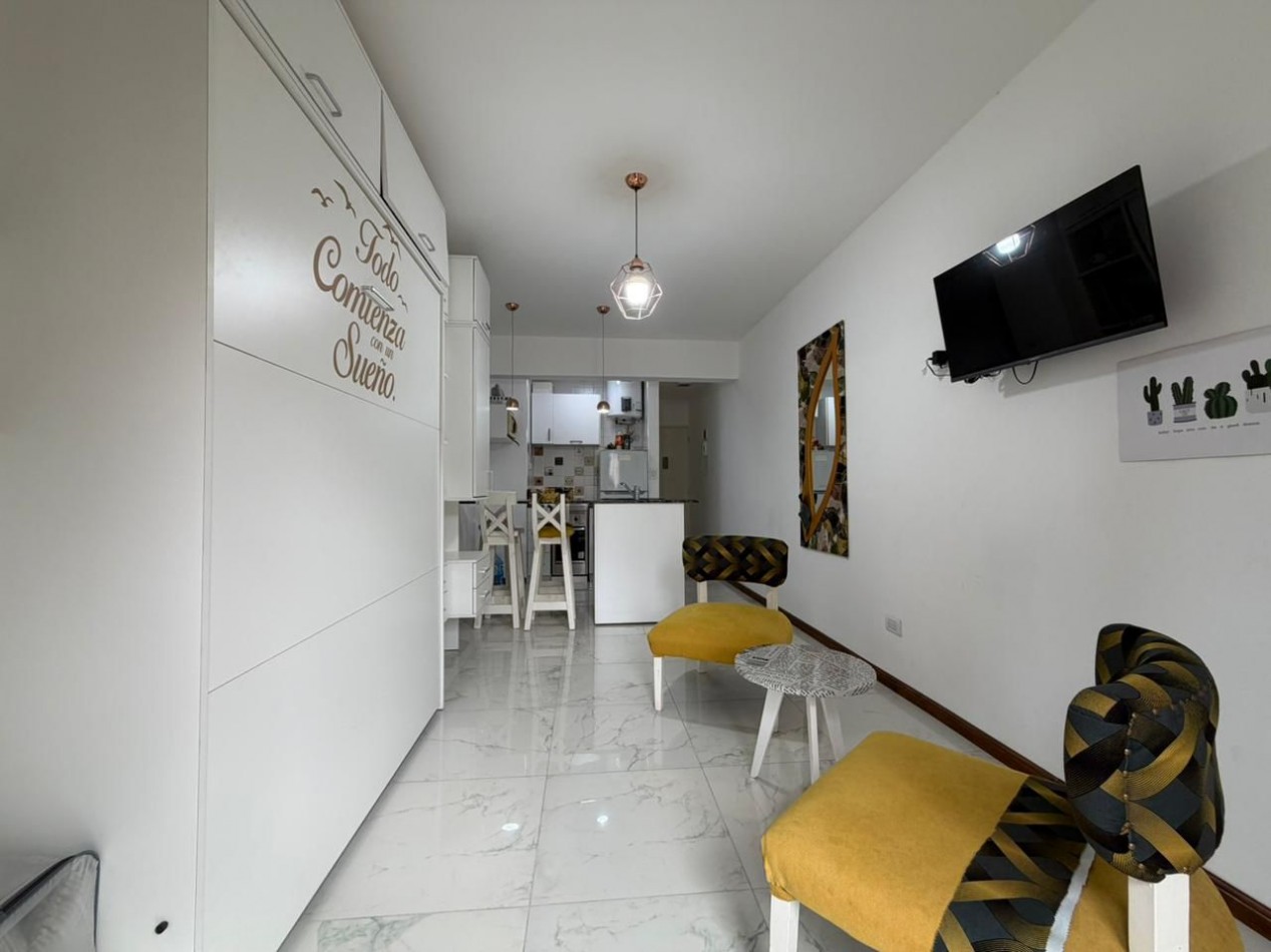 DEPARTAMENTO 1 AMBIENTE A LA CALLE CON BALCON EN PLAZA MITRE