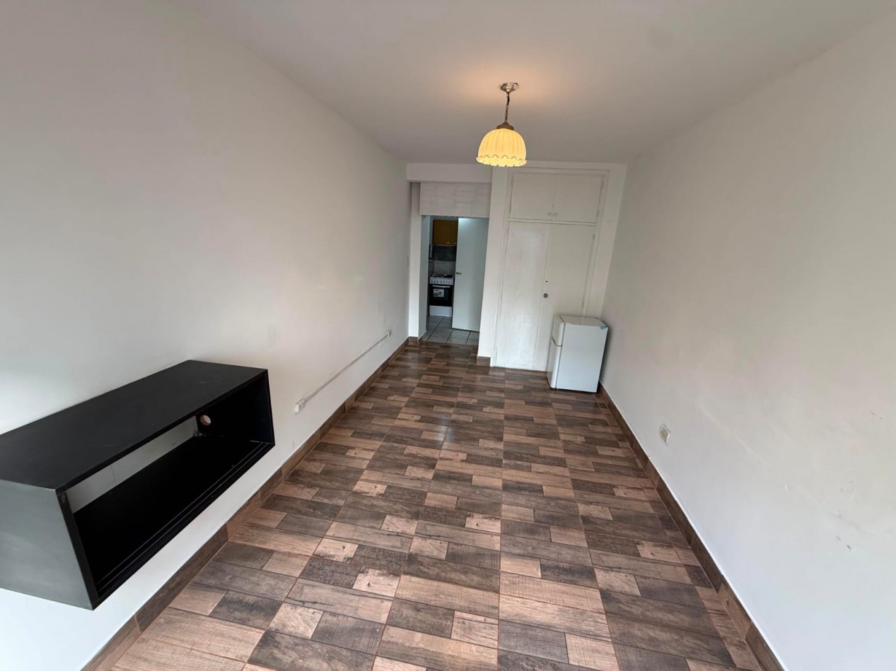 DEPARTAMENTO 1 AMB EN ESTADO ORIGINAL A LA CALLE EN ALDREY 
