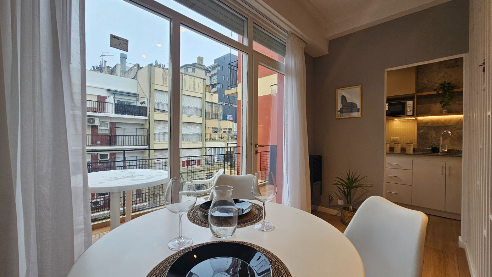 DEPARTAMENTO 1 AMBIENTE CON BALCON TERRAZA EN EL CENTRO