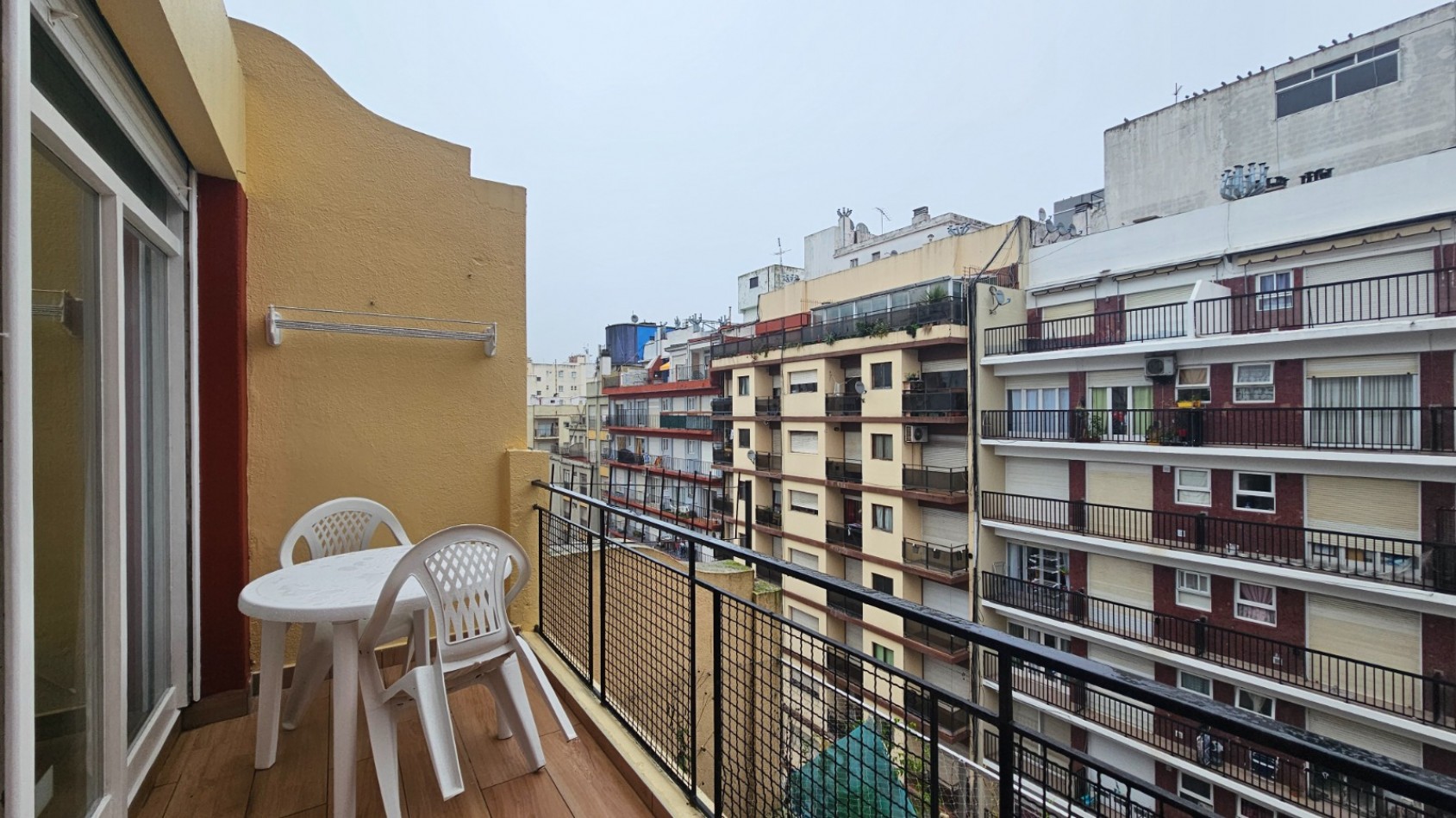 DEPARTAMENTO 1 AMBIENTE CON BALCON TERRAZA EN EL CENTRO