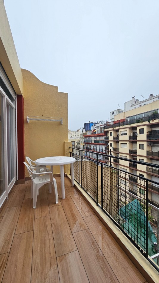 DEPARTAMENTO 1 AMBIENTE CON BALCON TERRAZA EN EL CENTRO