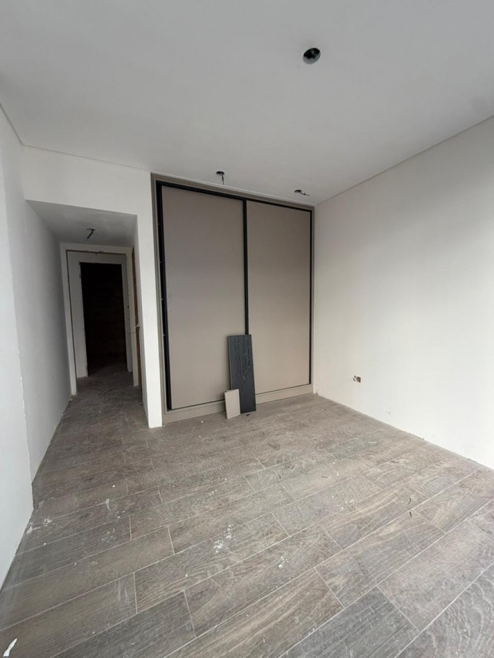 DEPARTAMENTO 2 AMBIENTES A LA CALLE MAS COCHERA EN EDIFICIO DALAI CENTRO A ESTRENAR