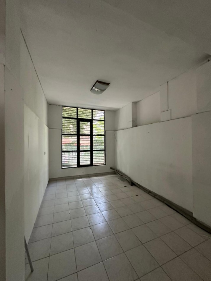 LOCAL COMERCIAL DE 138M2 EN LA PERLA VENDE, PERMUTA Y ALQUILA