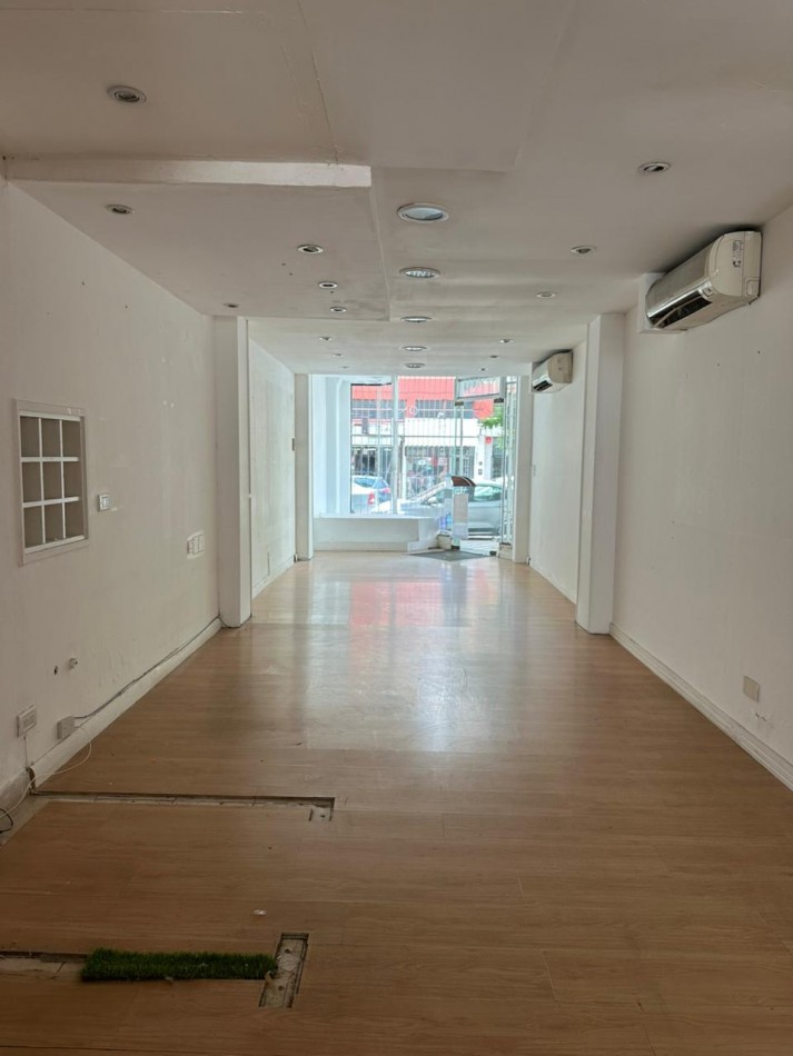  LOCAL COMERCIAL DE 138M2 EN LA PERLA VENDE, PERMUTA Y ALQUILA