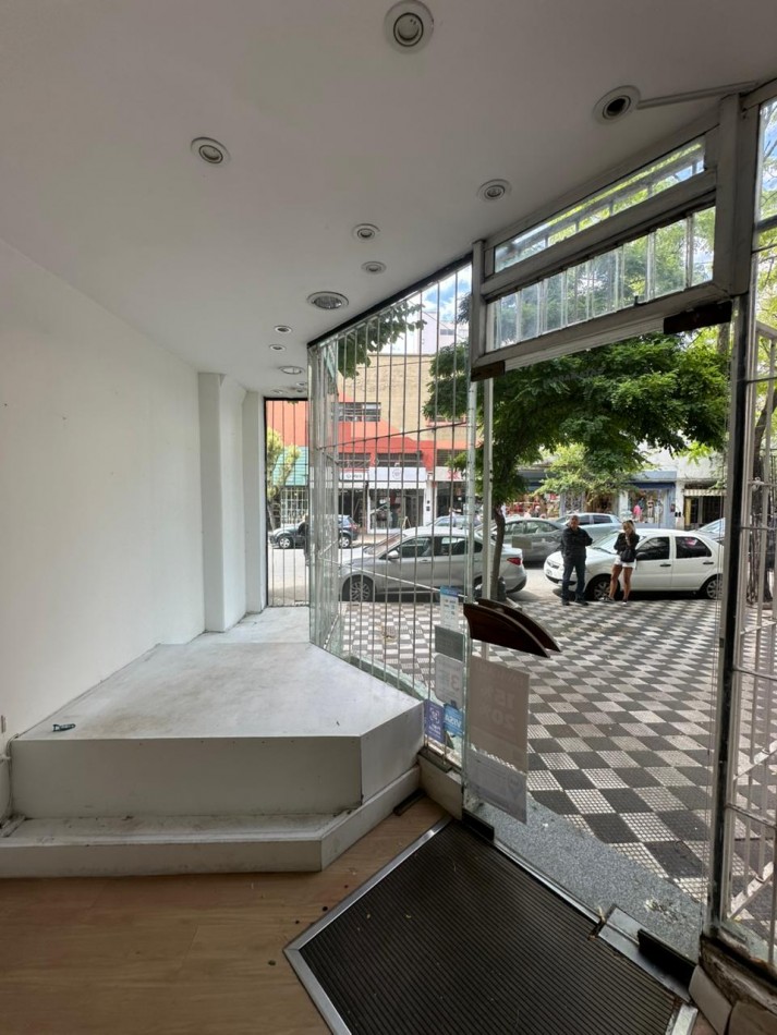  LOCAL COMERCIAL DE 138M2 EN LA PERLA VENDE, PERMUTA Y ALQUILA