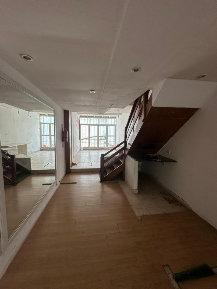  LOCAL COMERCIAL DE 138M2 EN LA PERLA VENDE, PERMUTA Y ALQUILA