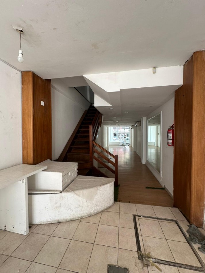  LOCAL COMERCIAL DE 138M2 EN LA PERLA VENDE, PERMUTA Y ALQUILA