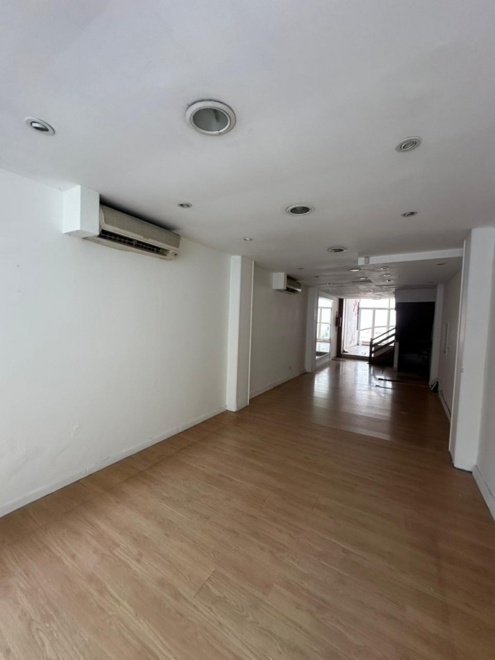  LOCAL COMERCIAL DE 138M2 EN LA PERLA VENDE, PERMUTA Y ALQUILA
