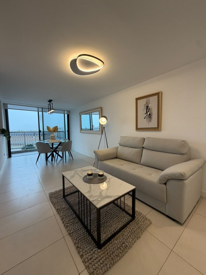 DEPARTAMENTO 2 AMBIENTES CON VISTA PLENA AL MAR Y A PLAZA COLON