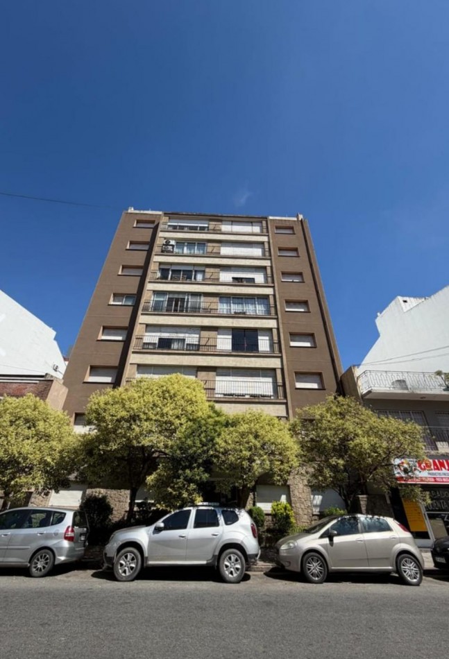 DEPARTAMENTO 3 AMBIENTES AL LATERAL TODO RECICLADO EN PLAZA MITRE
