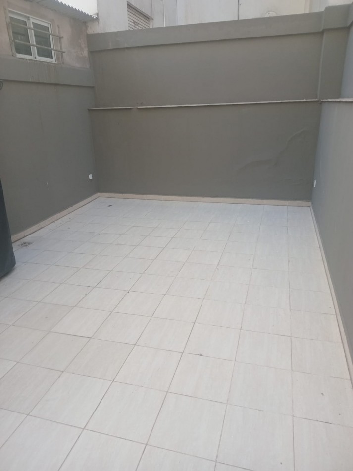 DEPARTAMENTO 3 AMBIENTES CON 2 PATIOS EN PLAZA MITRE SE ALQUILA POR 12 MESES