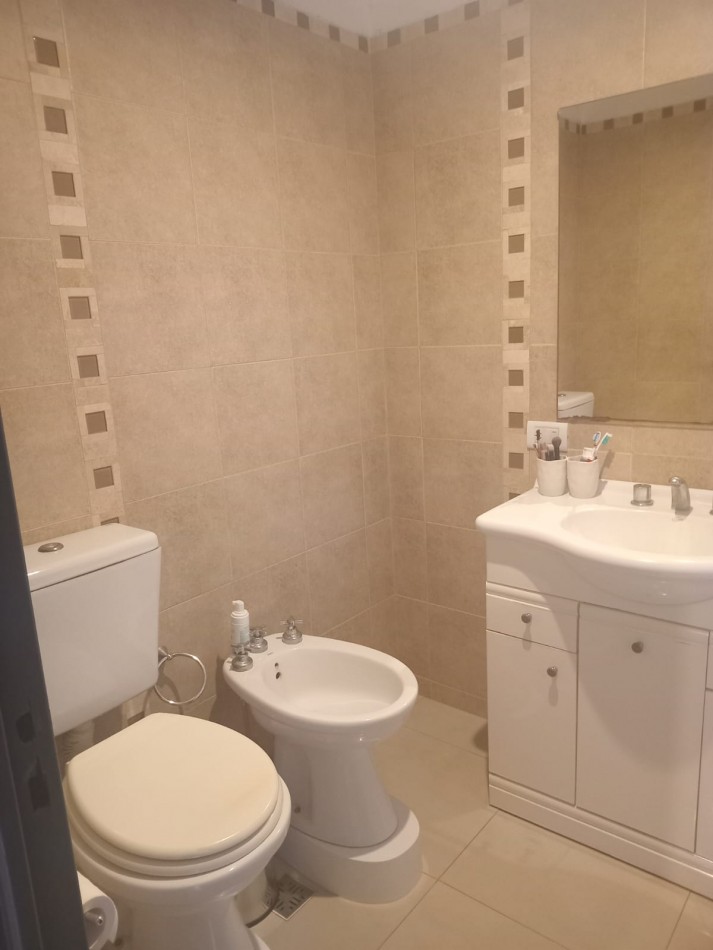DEPARTAMENTO 3 AMBIENTES CON 2 PATIOS EN PLAZA MITRE SE ALQUILA POR 12 MESES