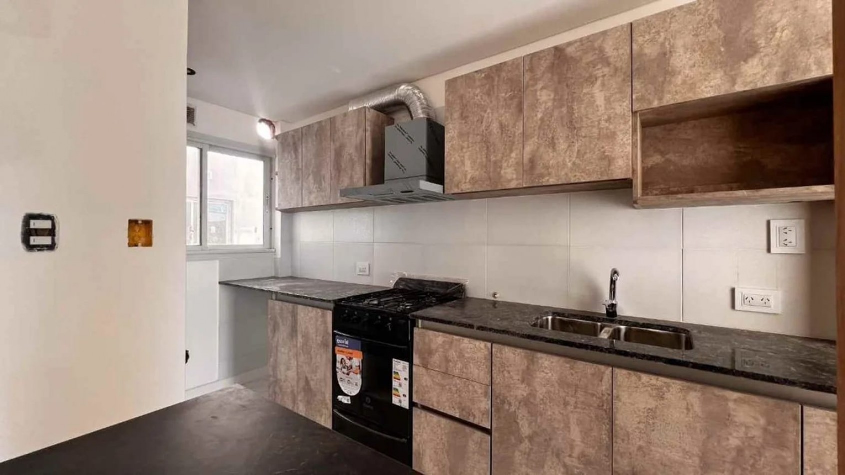 DEPARTAMENTOS DE 2 Y 3 AMBIENTES A ESTRENAR CON BALCON Y COCHERA OPCIONAL EN VILLA PRIMERA (ENTREGA AGOSTO 2026 APROX.)
