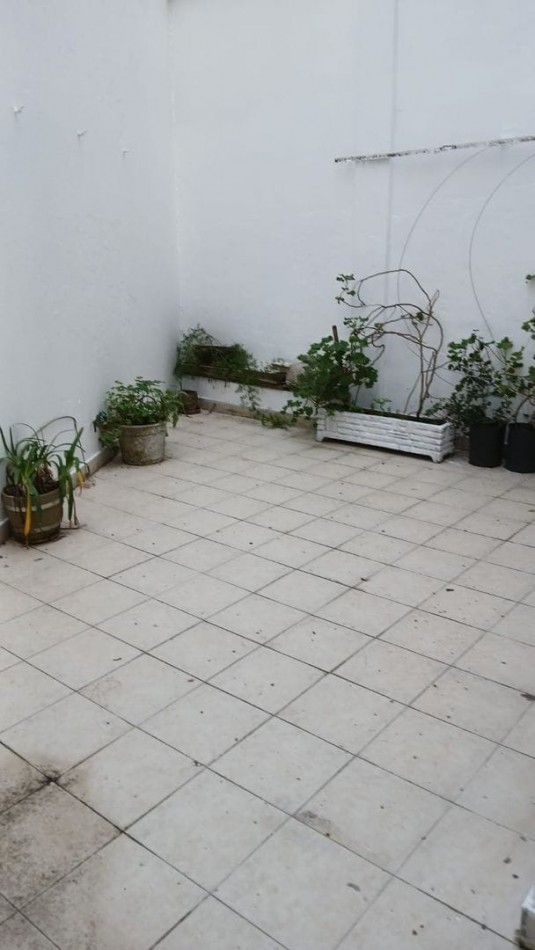 DEPARTAMENTO 3 AMBIENTES AL CONTRAFRENTE CON PATIO Y DEPENDENCIA DE SERVICIO EN PLAYA CHICA